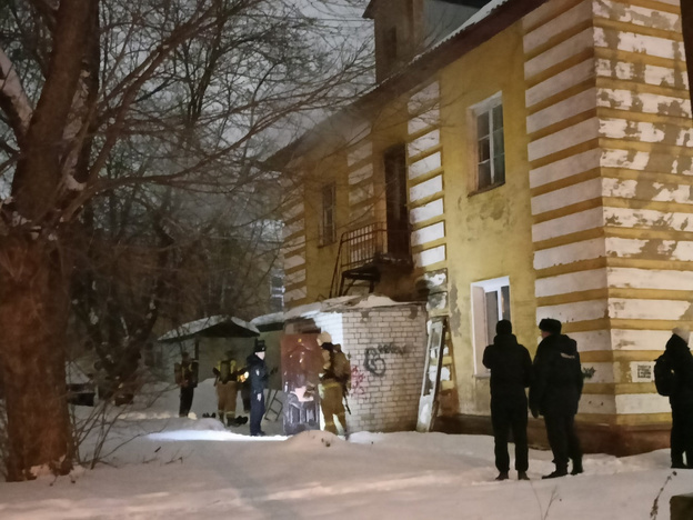    Во время пожара в доме на Октябрьском проспекте эвакуировали жильцов