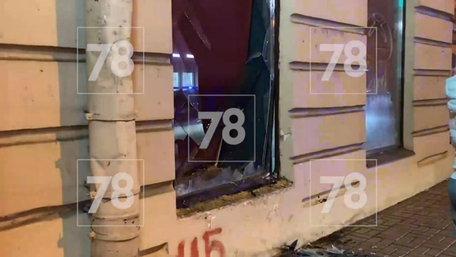    Витрина пекарни на Гороховой улице. 6 марта 2025 Автор фото: 78.ru