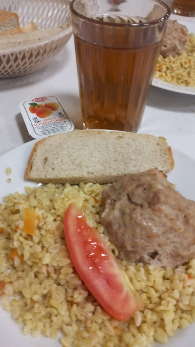 Мама утверждает, что еду в школе чаще подают холодной. Фото: предоставлено мамой школьника