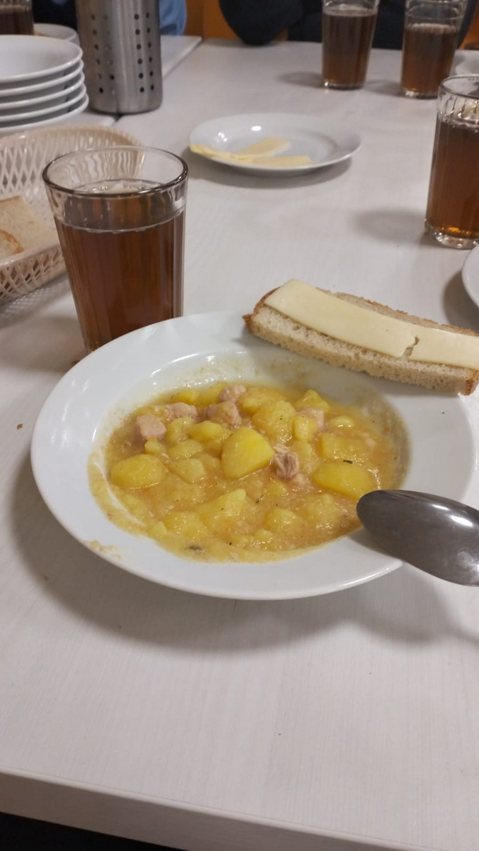 Фотографировать блюда мама просит ребенка ежедневно. Фото: предоставлено мамой школьника