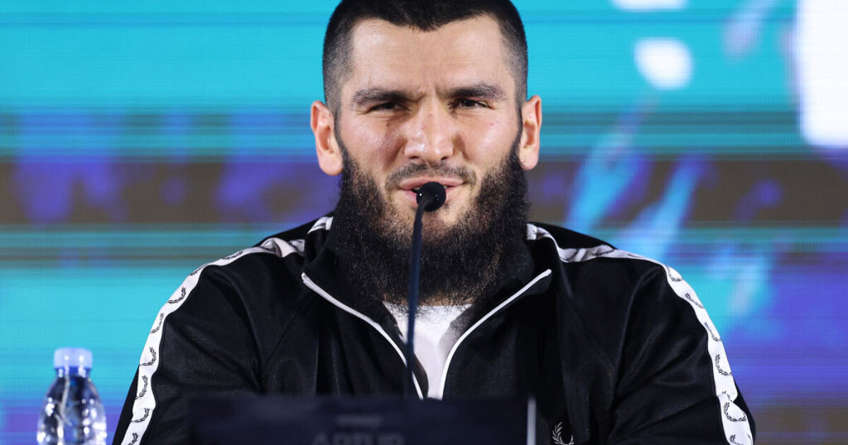 Артур Бетербиев на пресс-конференции