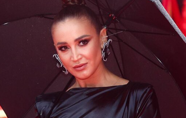 Самая популярная девушка страны...