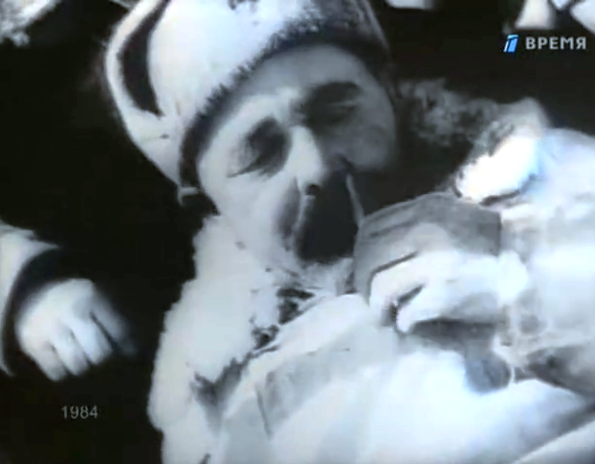 Семена Ладанова всего на  несколько секунд запечатлел   фронтовой  кинооператор.  Кадр из документальной киноэпопеи  «Стратегия Победы».