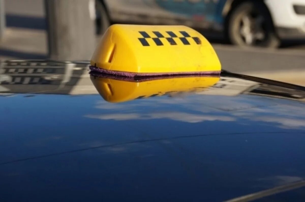    В Екатеринбурге перед 8 Марта взлетели цены на такси, а пробки растут