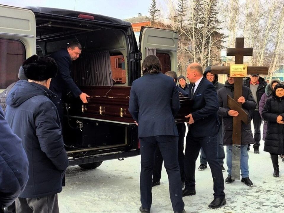    Прощание с главой Завьяловского района Николаем Онищенко. Источник: Егор Ковалев, alt.kp.ru