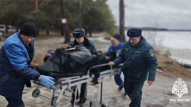 Рыбак вернулся на берег водохранилища в Тверской области с помощью спасателей