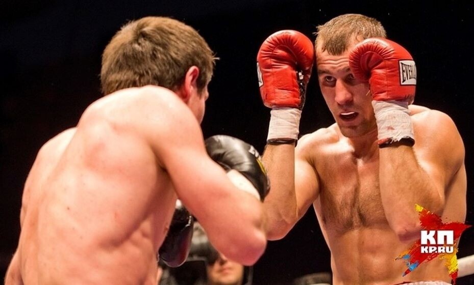    Тот самый боксерский поединок Ковалев - Симаков, который закончился трагедией. Фото: КП Саратов