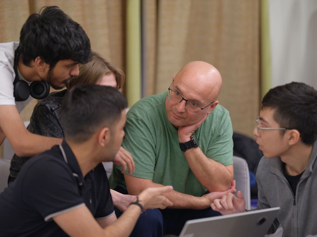 Сообщество GoOpenSource на хакатоне обсуждает создание витрины проектов с открытым кодом. Такой инструмент облегчает навигацию в океане разработок и вовлекает в сообщество малый и средний бизнес