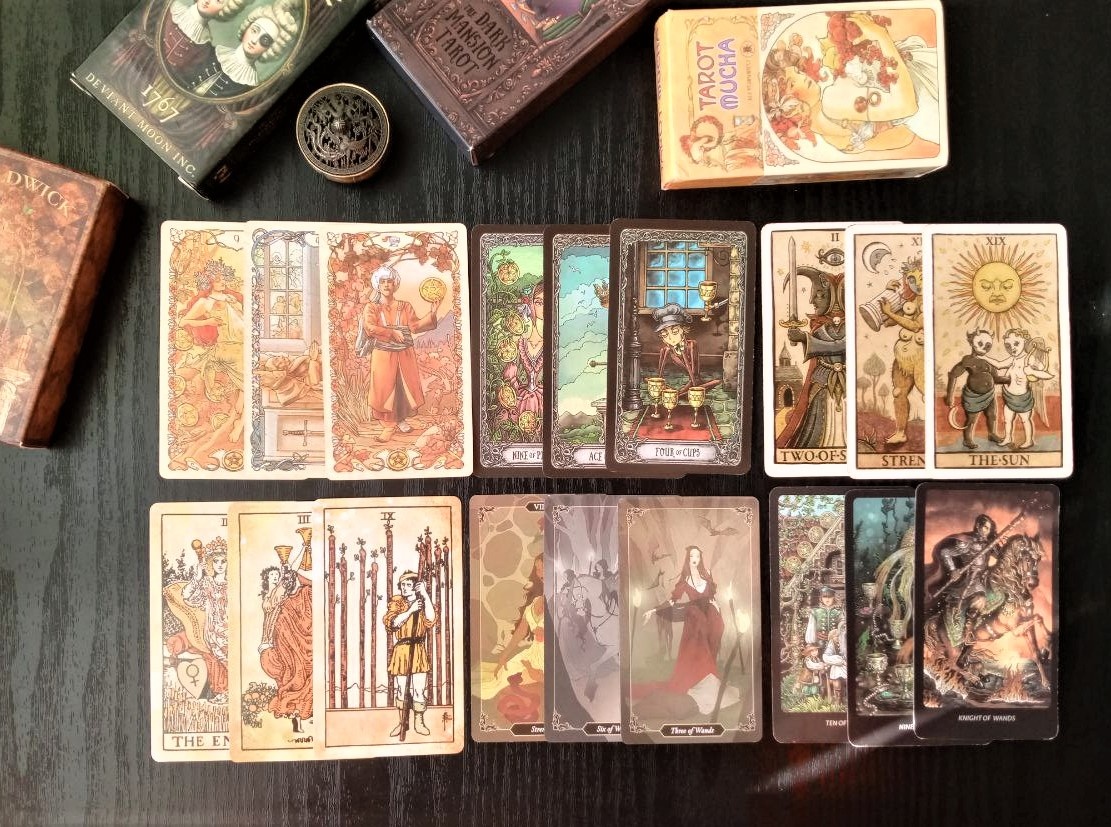 Ответ смотрим на колодах "Таро А.Мухи", "Темный особняк", "Таро триумфальной Луны", "Винтажное таро", "Темный лес" и "Таро славянских легенд"