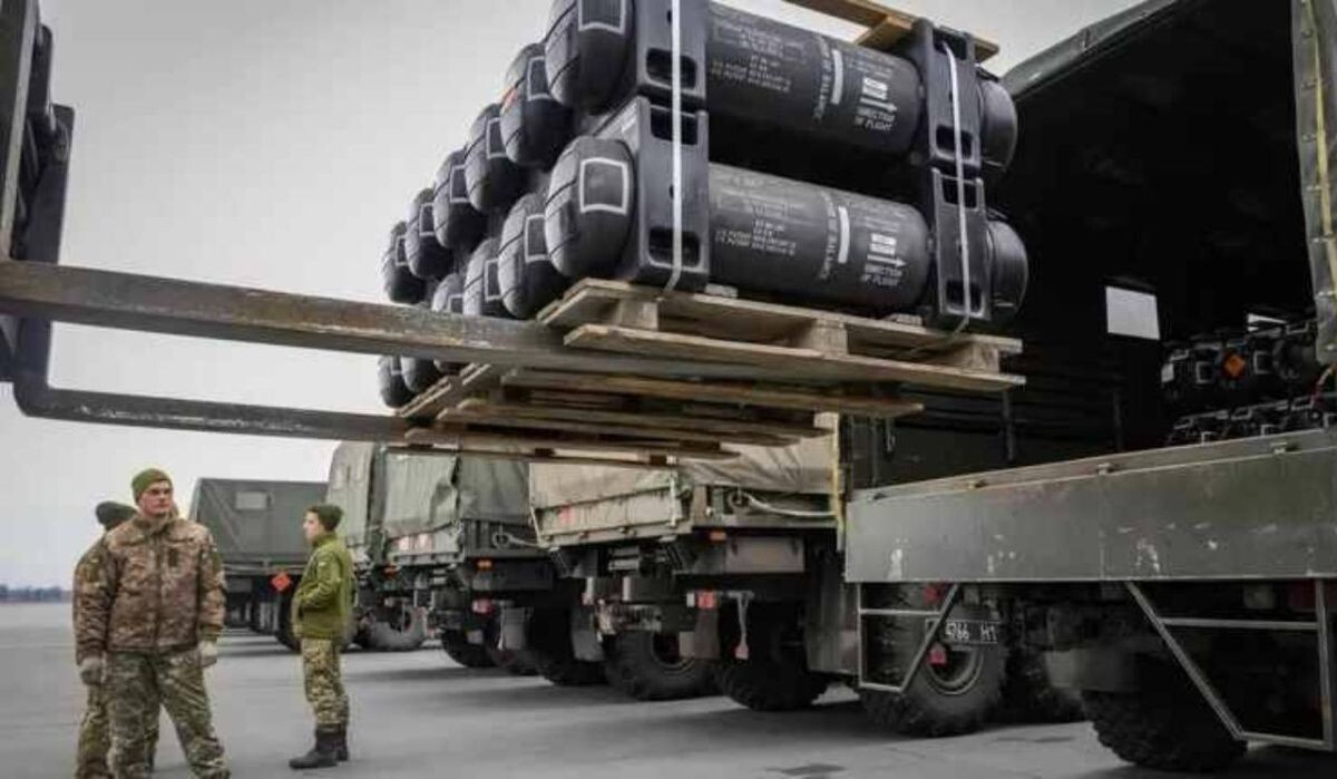     Загрузка Javelin. Источник: ria.ru Автор фото: Efrem Lukatsky