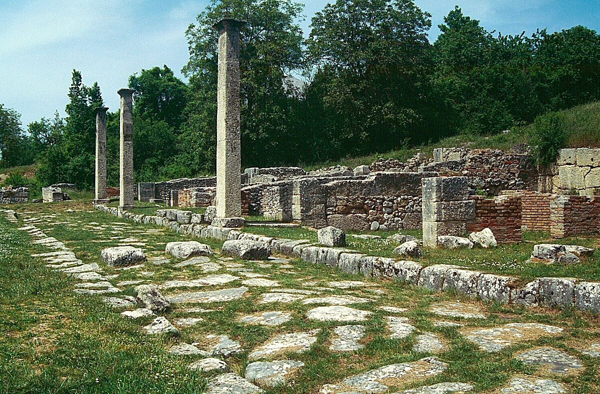 Развалины Альбы Фуцинской