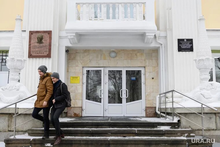 Некоторые студенты, по заявлению фонда, не говорят на русском и английском, и, стало быть, не могут постигать науку. Фото: Владимир Жабриков © URA.RU