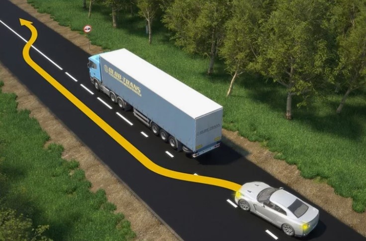 Верховный суд поставил точку: Можно ли завершить обгон с пересечением сплошной справа?