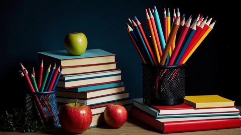     Школьные принадлежности. fusionbrain.ai