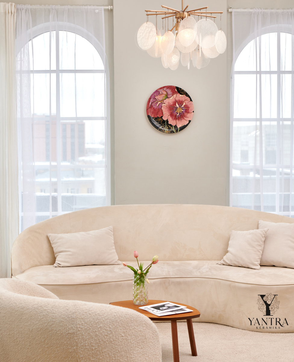 Керамическая тарелка в интерьере