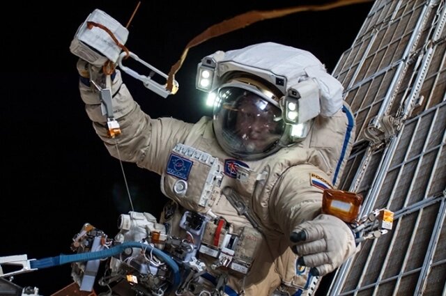    Благодаря легендарному полёту Савиных и Джанибекова, сейчас известно, что космонавты могут ремонтировать на орбите любые аппараты Фото:  www.globallookpress.com