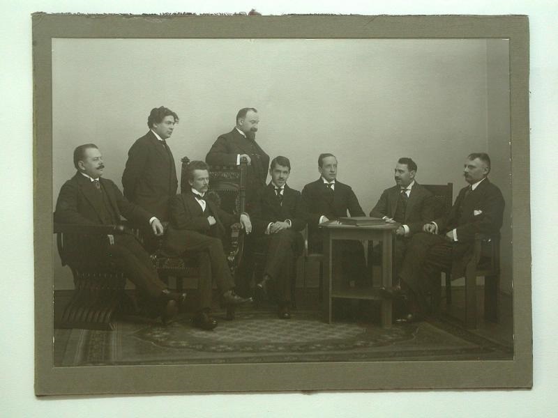 Группа музыкантов: Григорович В.В., Кранц Н.И., Бакалейников В.Р., Буткевич С.Э., Гольденвейзер А.Б., Игумнов К.Н., Орлов Н.А. и Райский Н.Г. (исполнители камерных концертов из произведений С.И. Танеева). 1915 г.