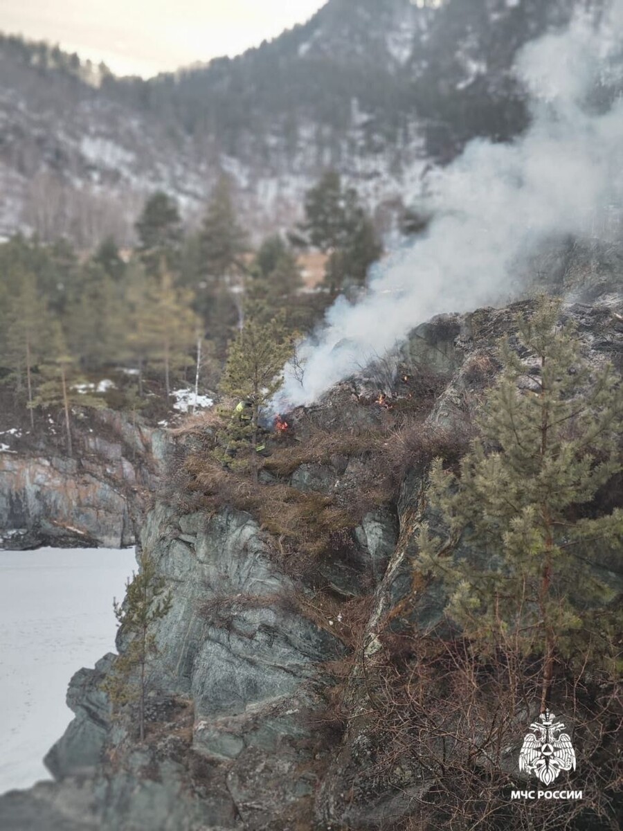    Крупный ландшафтный пожар в Республике Алтай. Источник: МЧС Республики Алтай