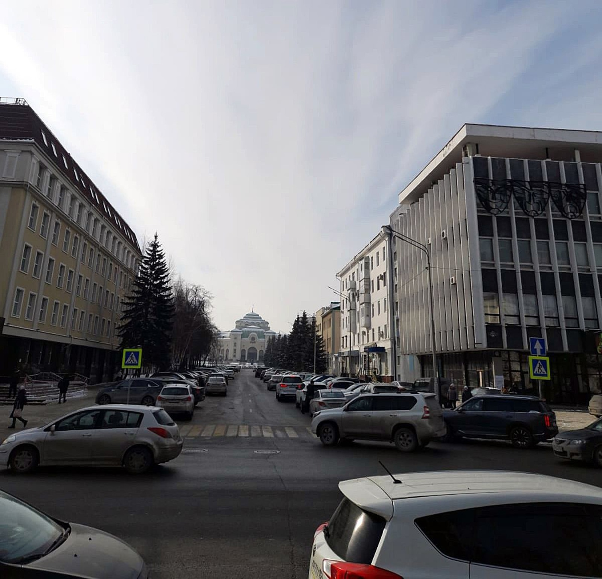 Архитекторы сомневаются, стоит ли делать Театральную улицу пешеходной. Фото: Ринат Файзрахманов