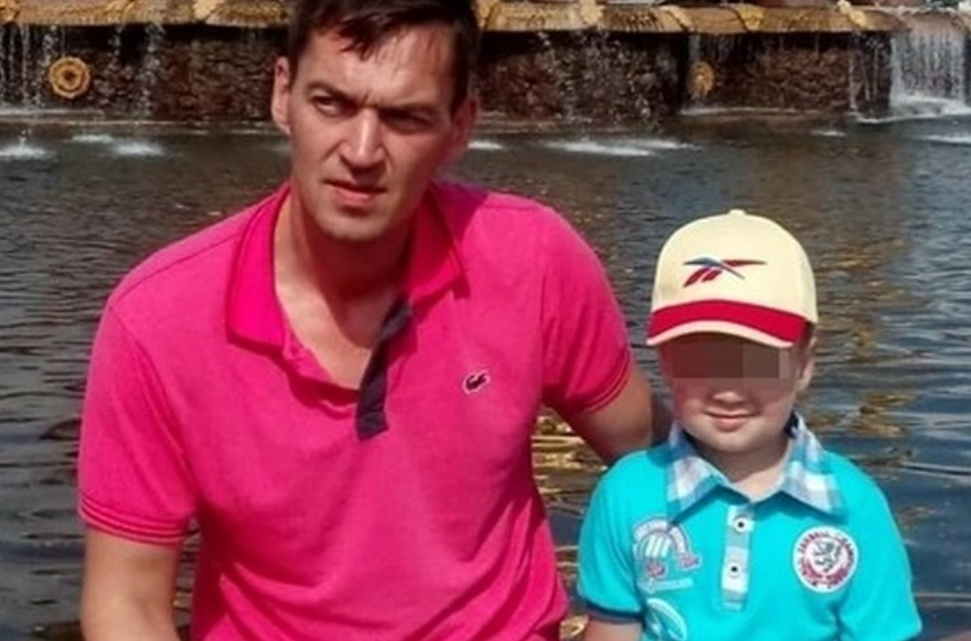 Фото Виталия с сыном опубликовано «КП-Екатеринбург» 