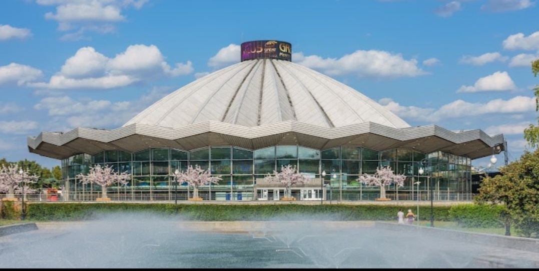 Цирк на Вернадского. До реконструкции. Фото из интернета для иллюстрации статьи