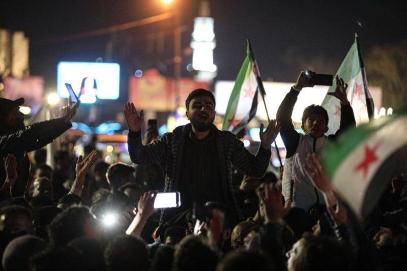 Сооронники захвативших сирию боевиков Аль-Каеды бушуют в Дамаске.