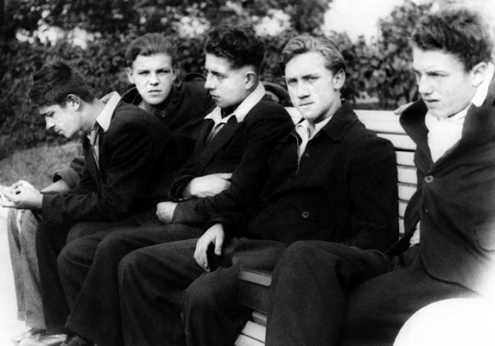  Владимир Высоцкий с друзьями, 1955 год