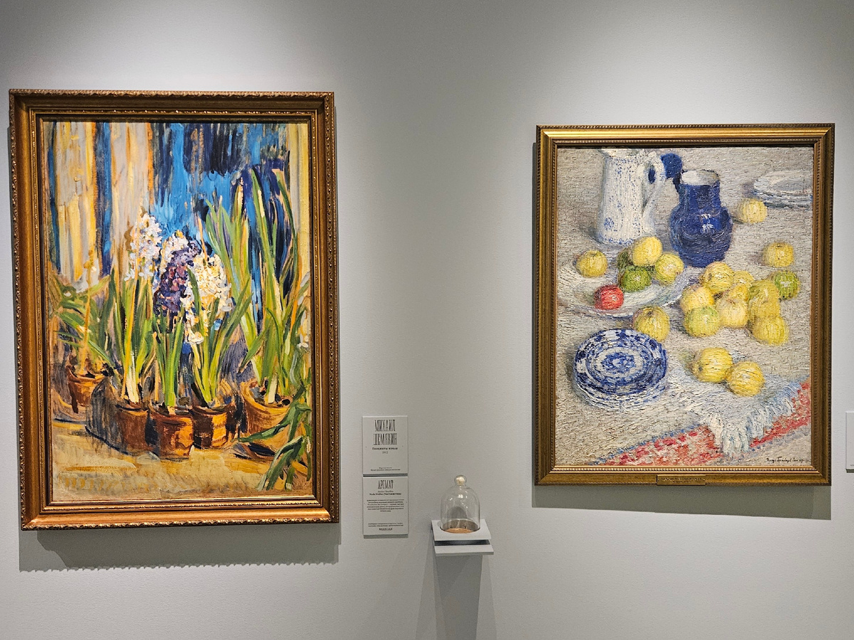 Пробный аромат Nuda Veritas между картиной Гиацинты ночью (1912) Шемякина Михаила и Яблоки (1905) Грабаря Игоря