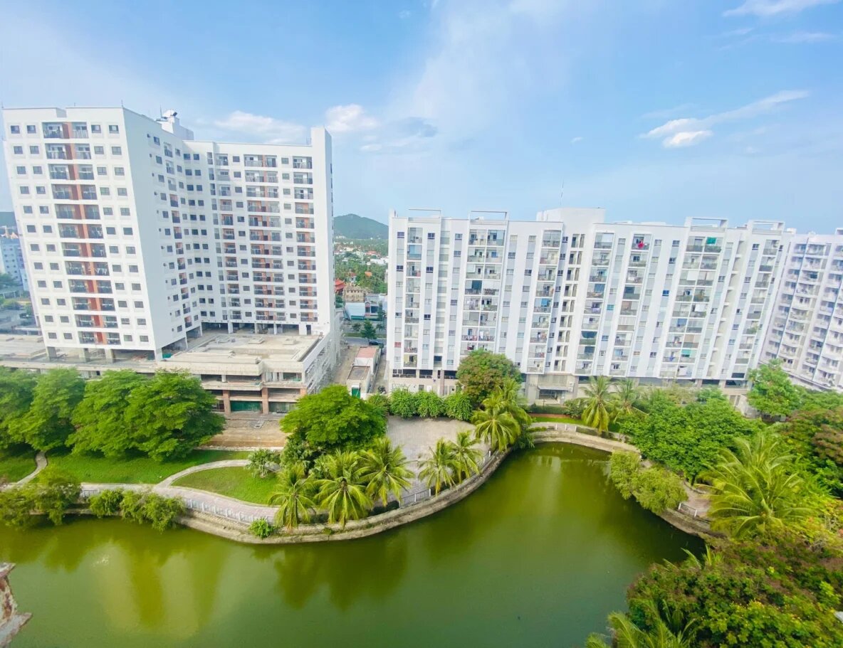 Апартаменты в комплексе Vinh Diem Trung, Нячанг. Цена за м2 здесь начинается от 800 долларов, а за 200 долларов можно снять хорошую квартиру с двумя спальными комнатами.