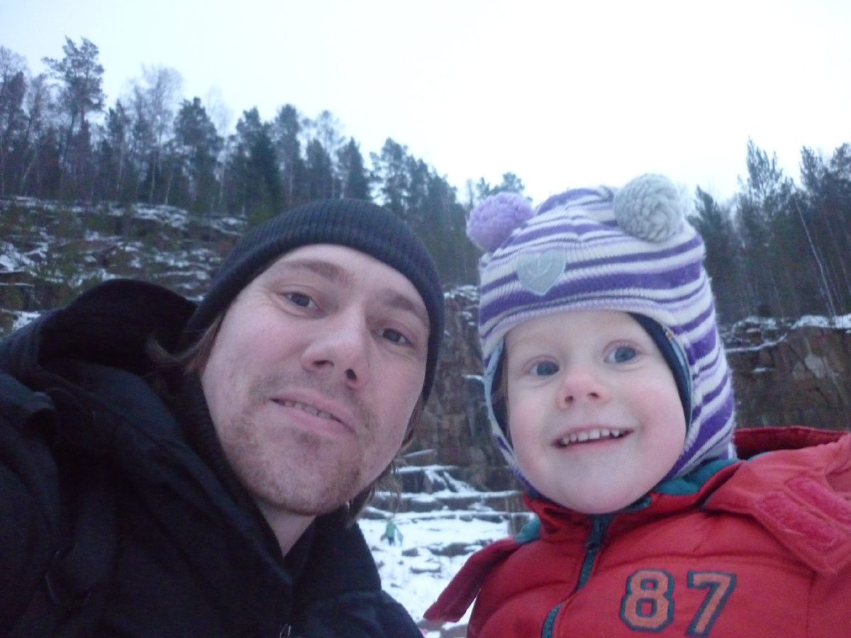 Лично нам в Красноярске повезло, прямо на границе города находится национальный парк "Красноярские Столбы". Будете в Красноярске, обязательно сходите в этот край причудливых скал.