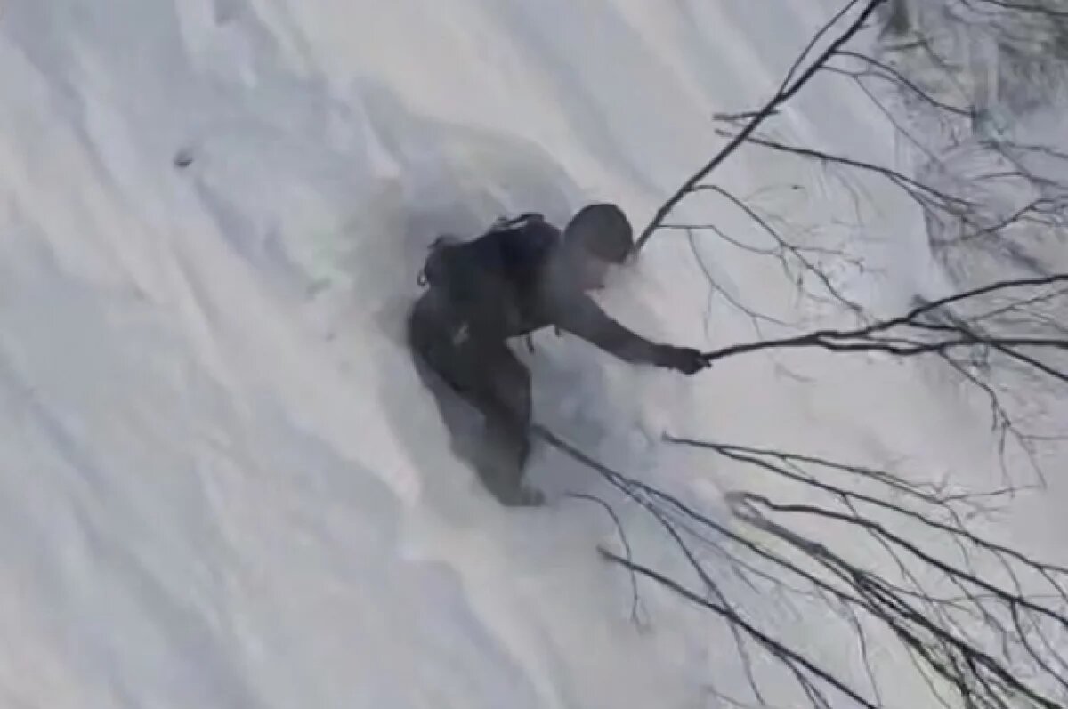    Спасатели эвакуировали фрирайдеров со склона хребта Аигба в Сочи