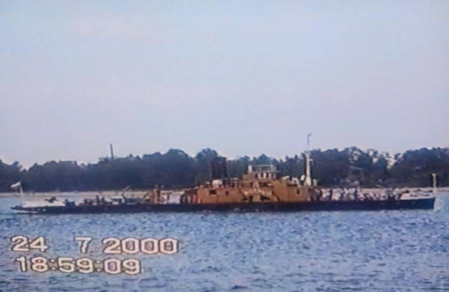 Колесный буксир Быстрый на Волге в Ярославле в 2000 году (фото: Андрей Максимов)