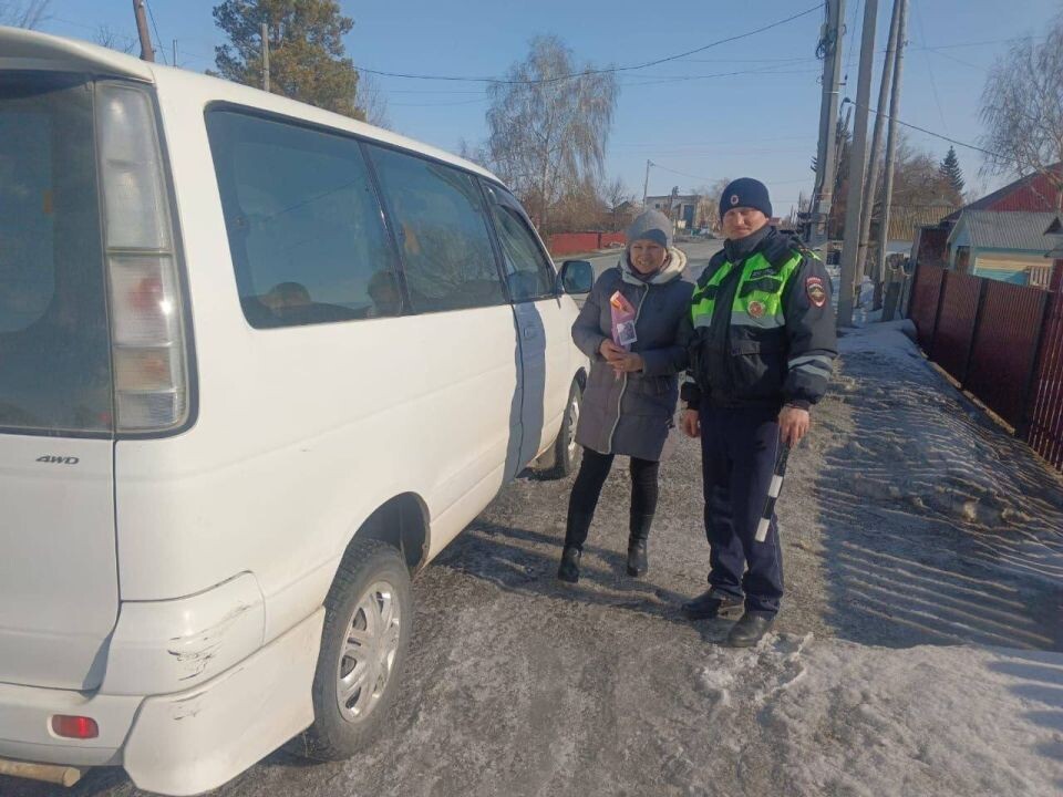    Акция ГАИ к 8 Марта. Источник: Госавтоинспекция Алтайского края
