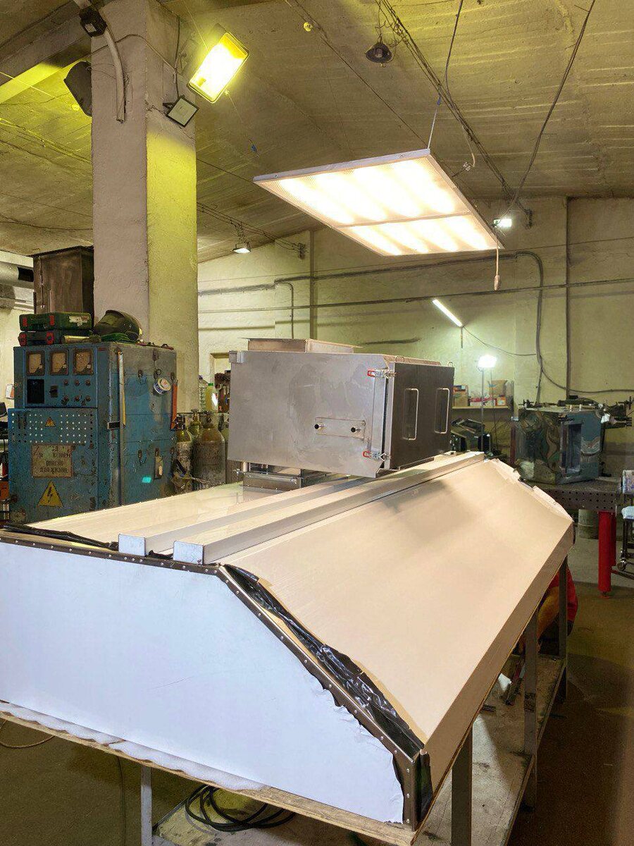 Вертикальный гидрофильтр ВФ2000 с вытяжным зонтом