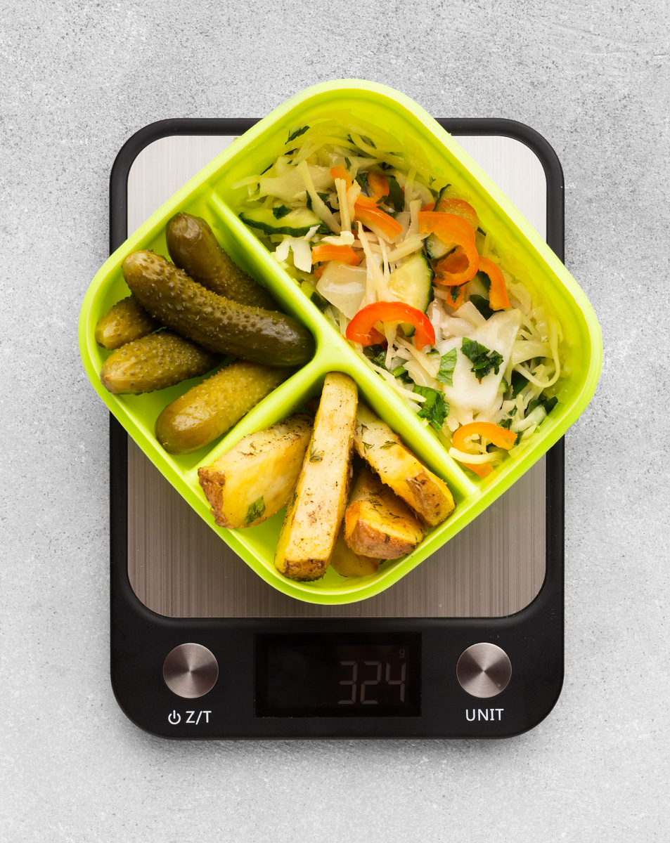 <a href="https://ru.freepik.com/free-photo/top-view-tasty-meal-arrangement_12143248.htm">Изображение от freepik</a>