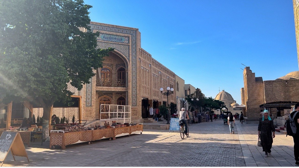 Улица Хакикат в Бухаре