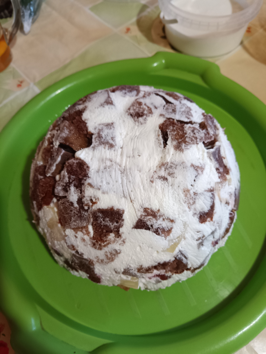 Фото автора. Торт достаю утром, и теперь можно украшать!!!