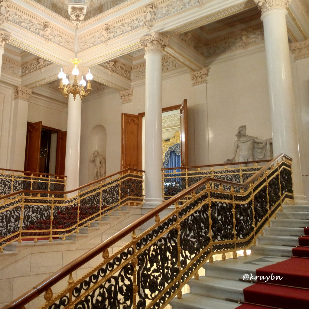 Скульптура Аполлона Бельведерского