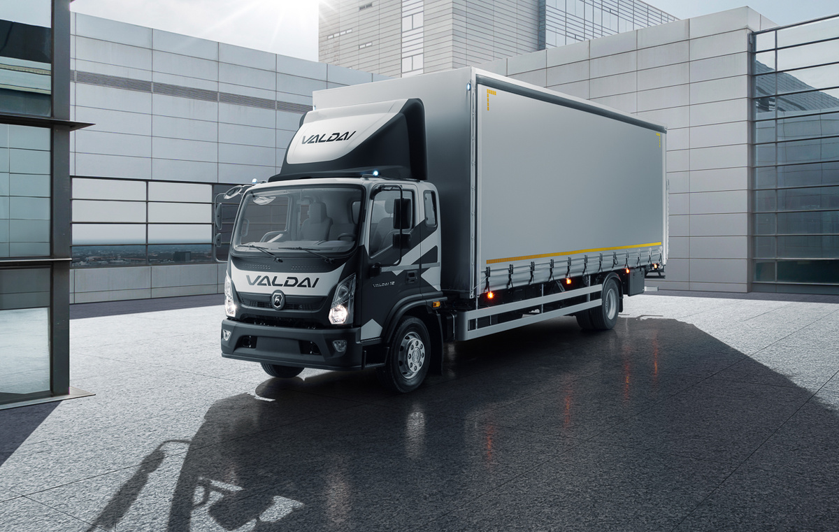 Самый любимый кадр. Очень нравится, как удалось поставить в павильоне тень от солнца!