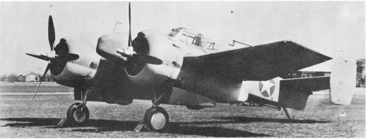 прототип Grumman XF5F-1 Skyrocket в своем окончательном виде; апрель 1943 года. Обратите внимание на большие створки ниш основных стоек шасси, удлиненные назад моторные гондолы и двухцветную камуфляжную окраску