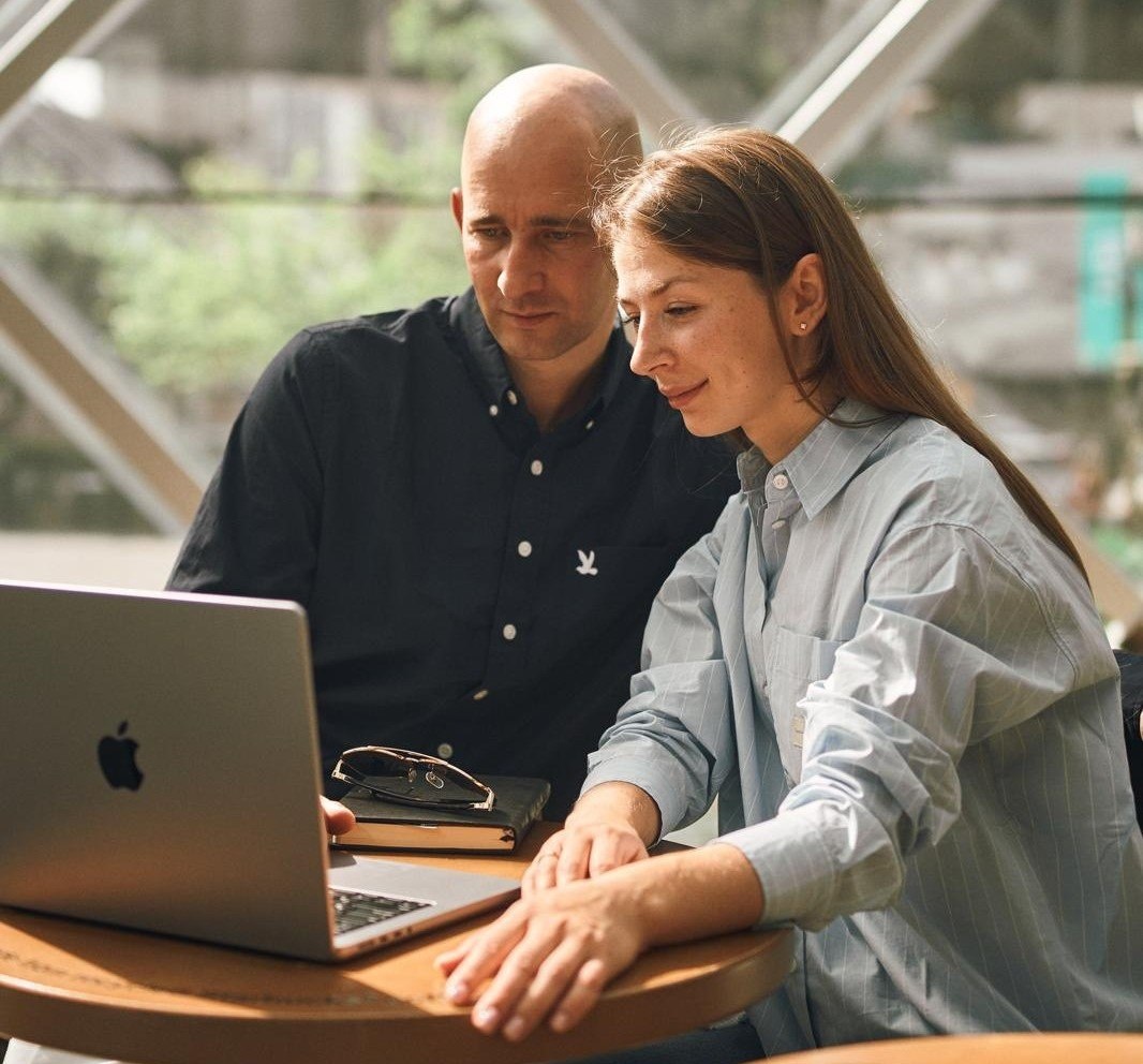    Анатолий Черемных и Алёна Ергалиева, основатели и   
руководители компании по формированию портфеля для инвесторов по покупке   
и продаже ликвидной международной недвижимости