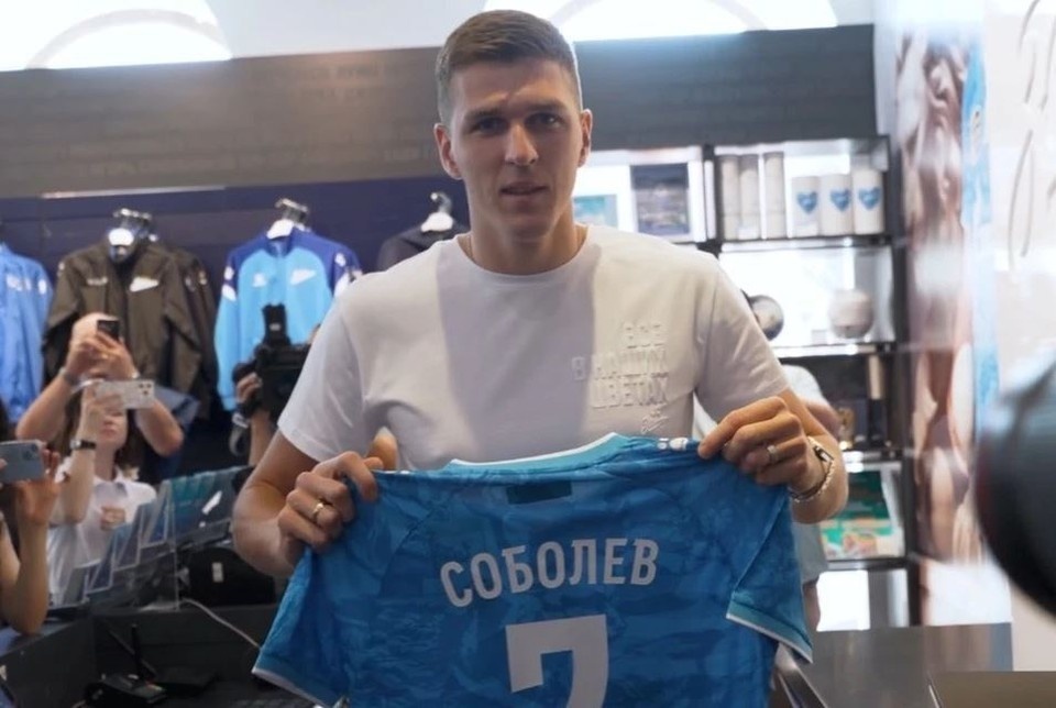    Уроженец Барнаула сейчас играет за "Зенит". Скриншот видео канала ФК "Зенит"