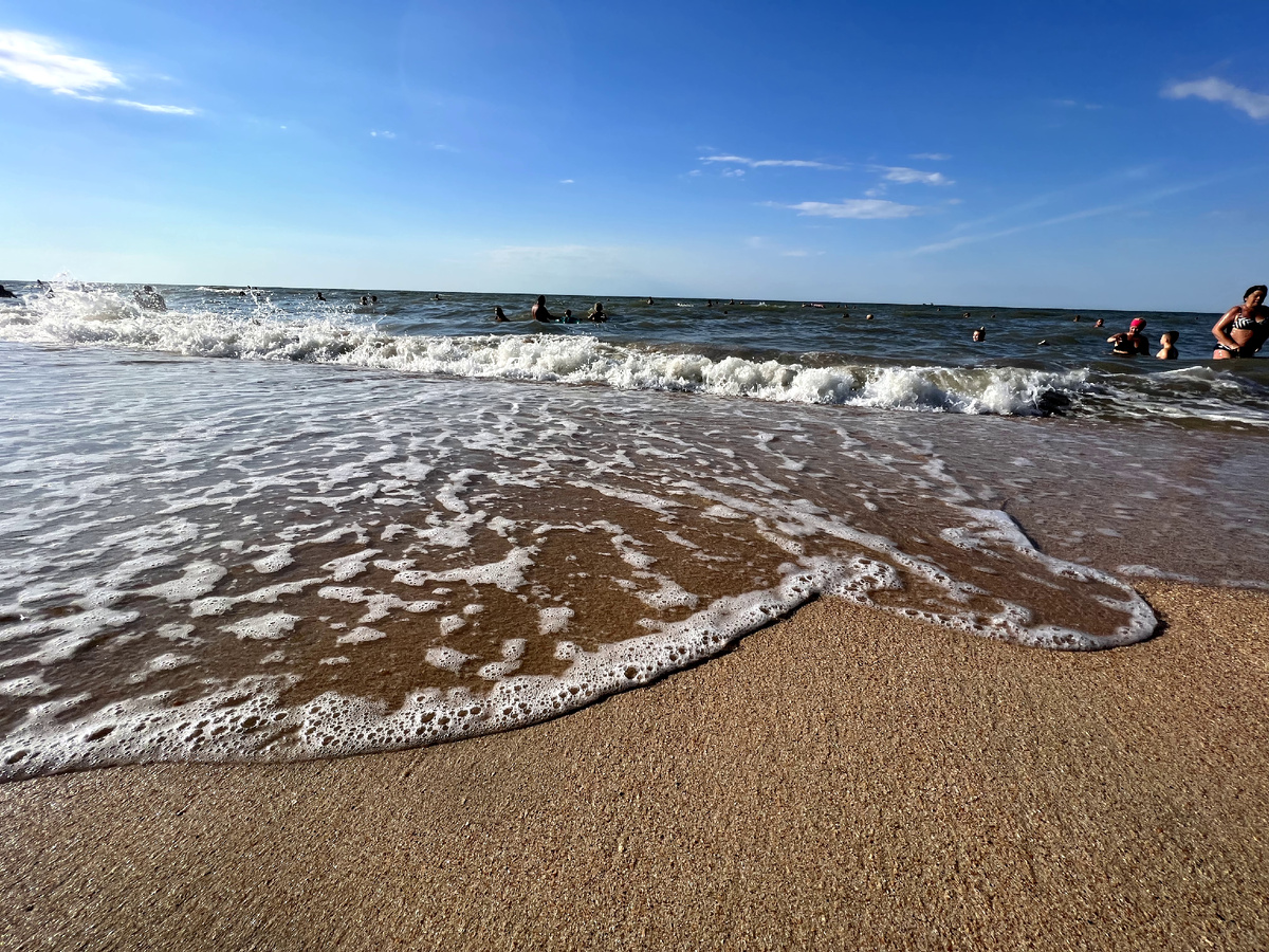 Хотелось бы, чтобы Азовское море всегда было таким, но это не реально 
