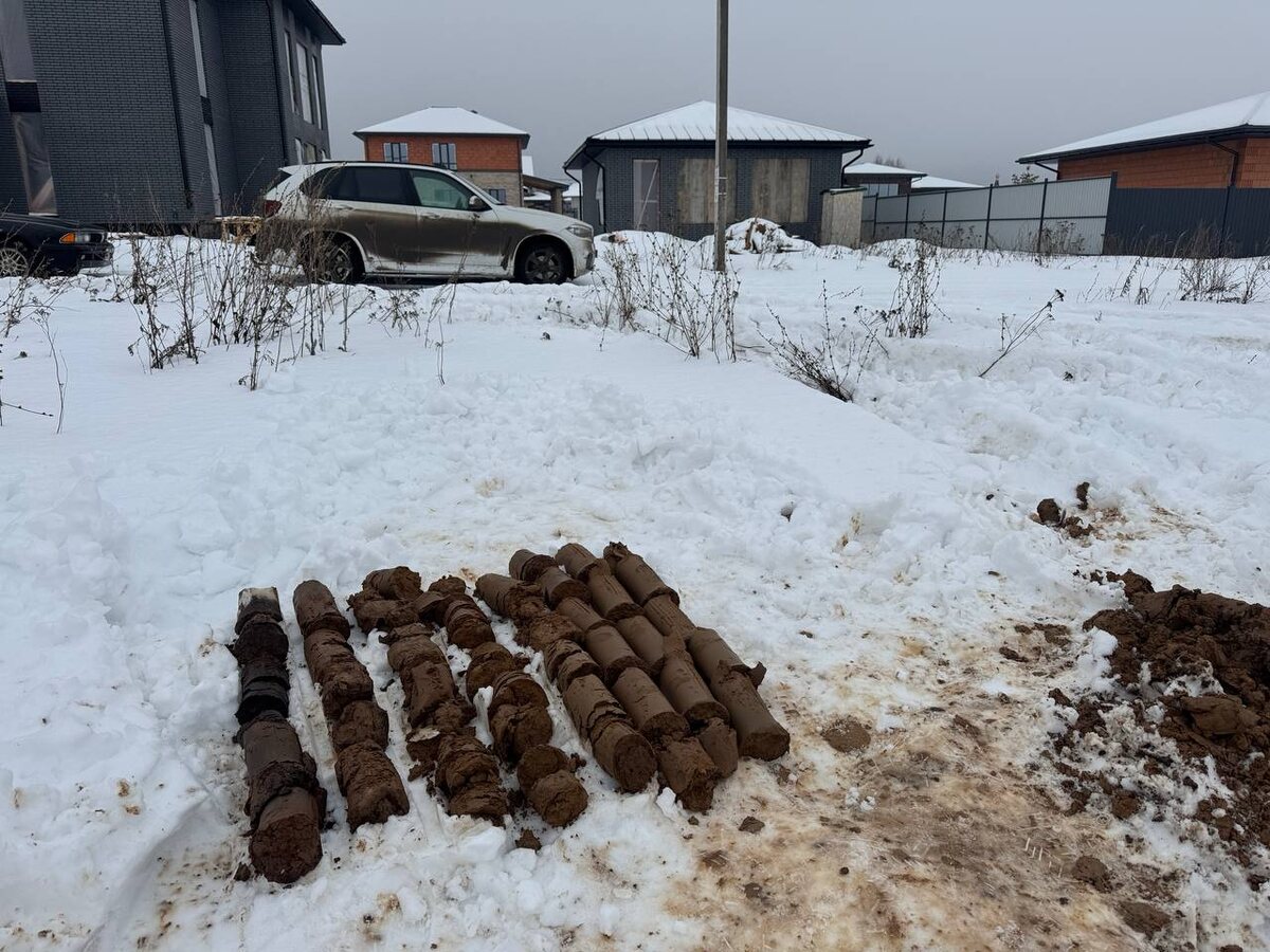 Отбор грунта. Один столбик 1 метр глубины.