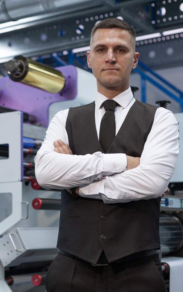 Максим Руднев — Руководитель типографии «Labelstar», эксперт в сфере печати на рулонных материалах. Более 15 лет в производстве широкоформатной, цифровой и флексографической печати