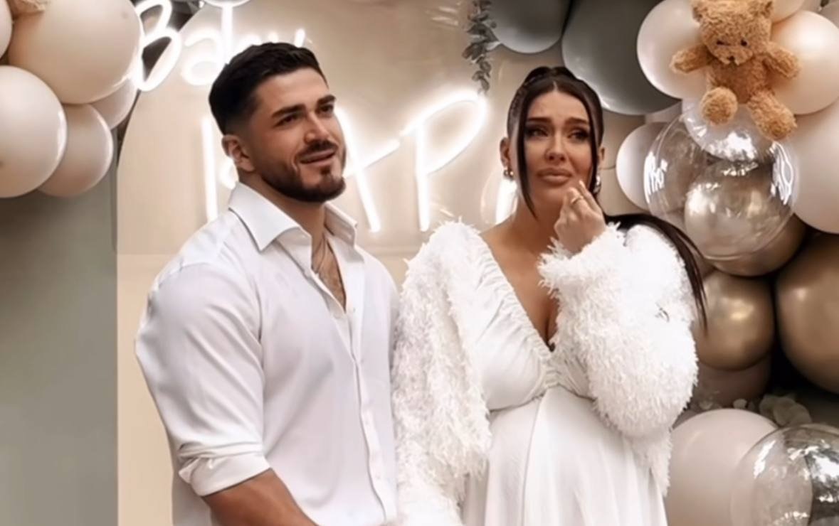 Татьяна Мусульбес оставила мужа Романа Капаклы с дочкой и улетела на Мальдивы.