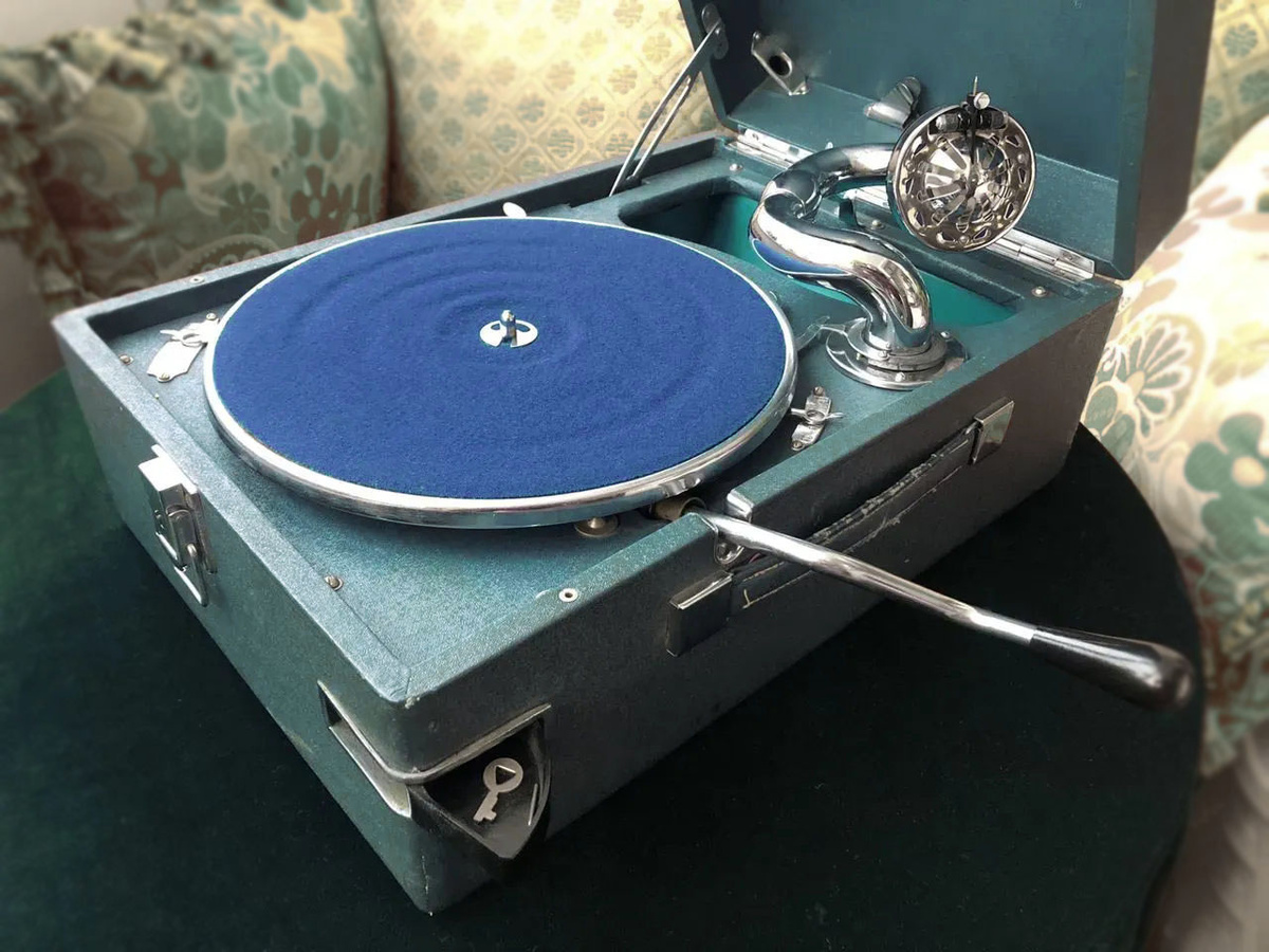 Патефон г. Молотов