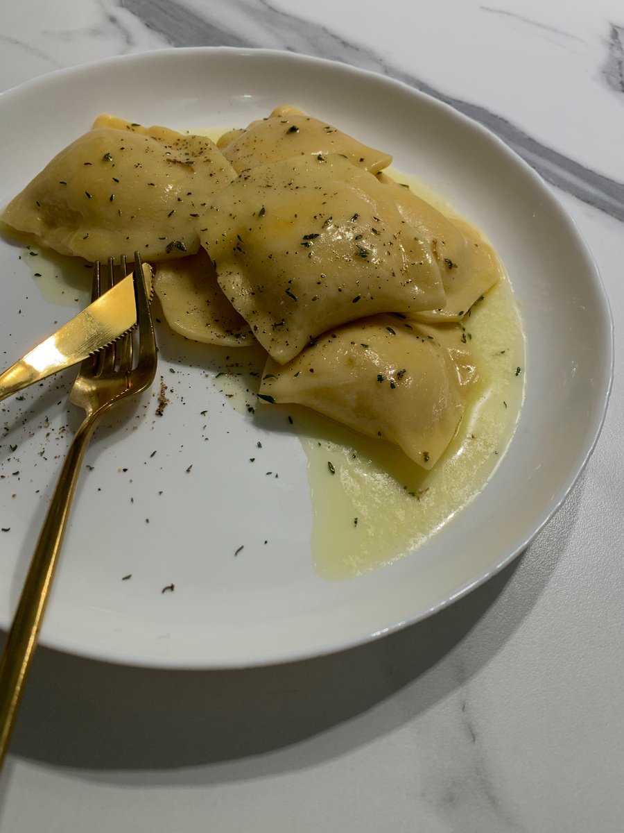 Равиоли с томатами и сулугуни