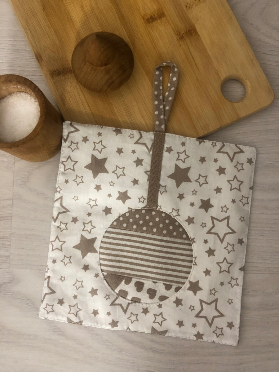 Как сшить прихватку без окантовки с аппликацией в виде шара.