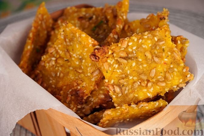 мука кукурузная, вода, семена подсолнечника, кунжут, соль, травы пряные, масло растительное